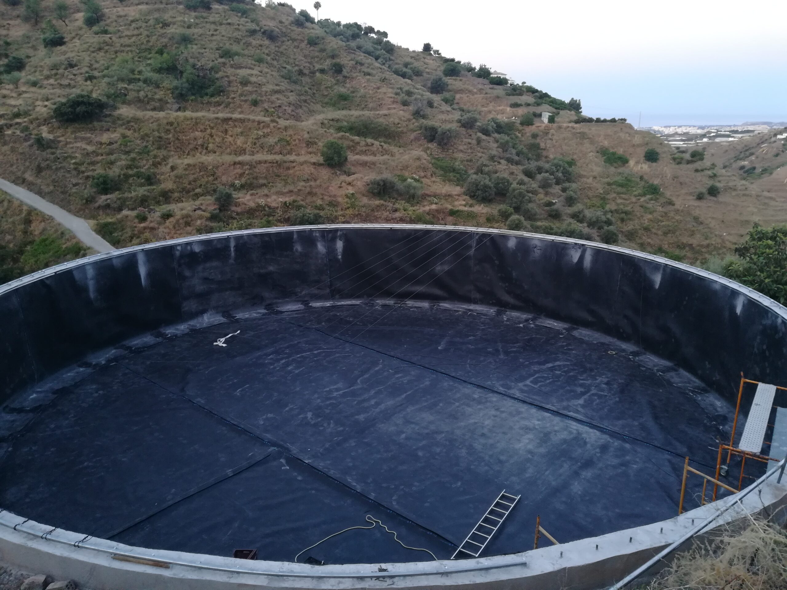 Depósito circular impermeabilizado